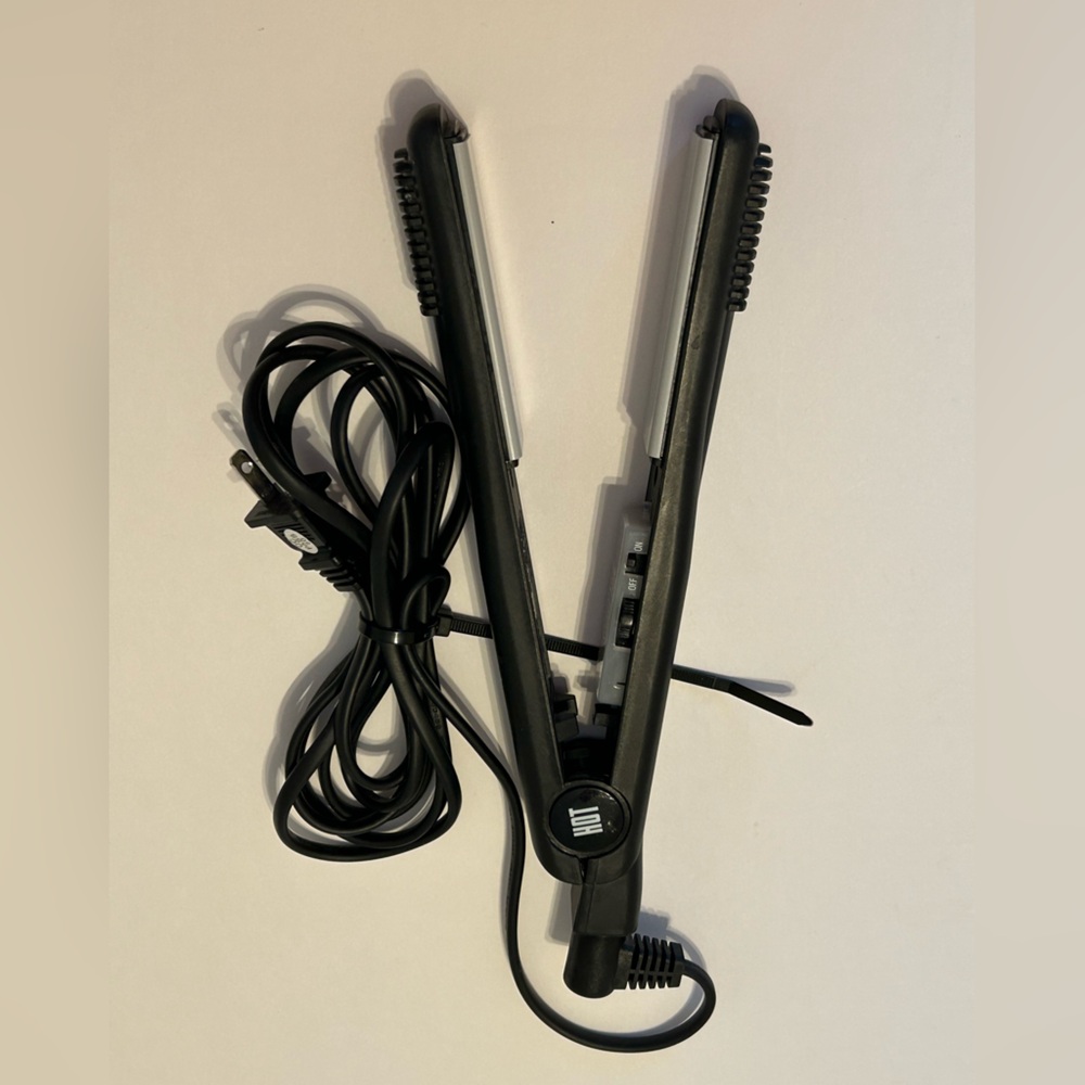 Hot Tools Pro Ceramic Flat Iron for Sleek Results, 1 Inch Tested Works